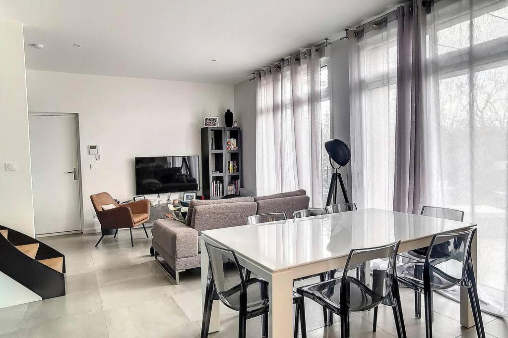 Apartamento Duplex En Rez De Jardin Neuville-sur-Saône Exterior foto